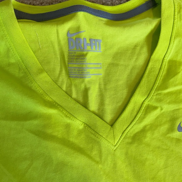 Nike Workout Top - Picture 2 of 2